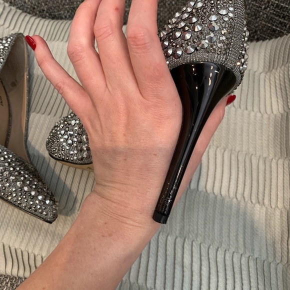 Gianni Bini Pewter Heels - Picture 5 of 6